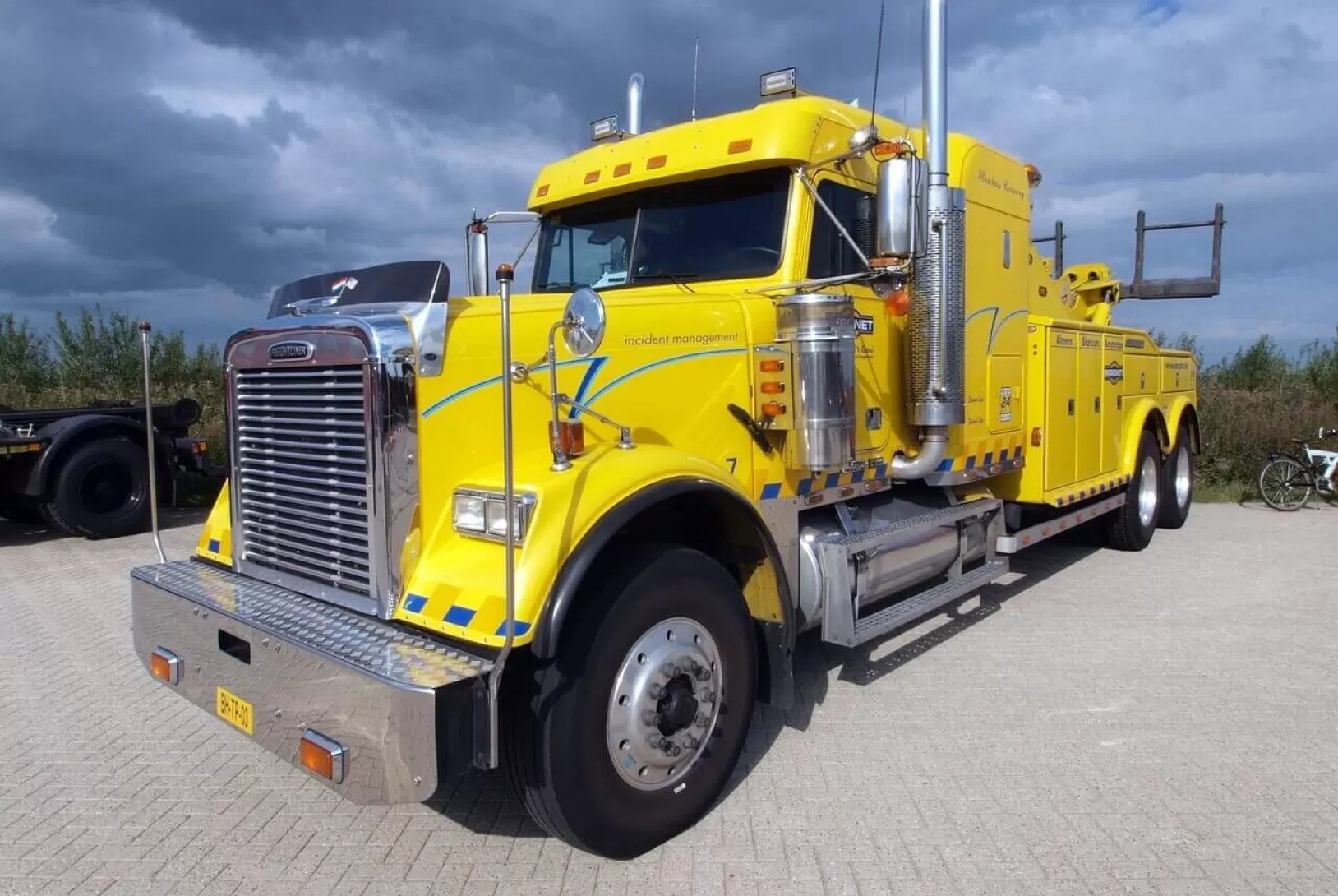 yellow freightliner