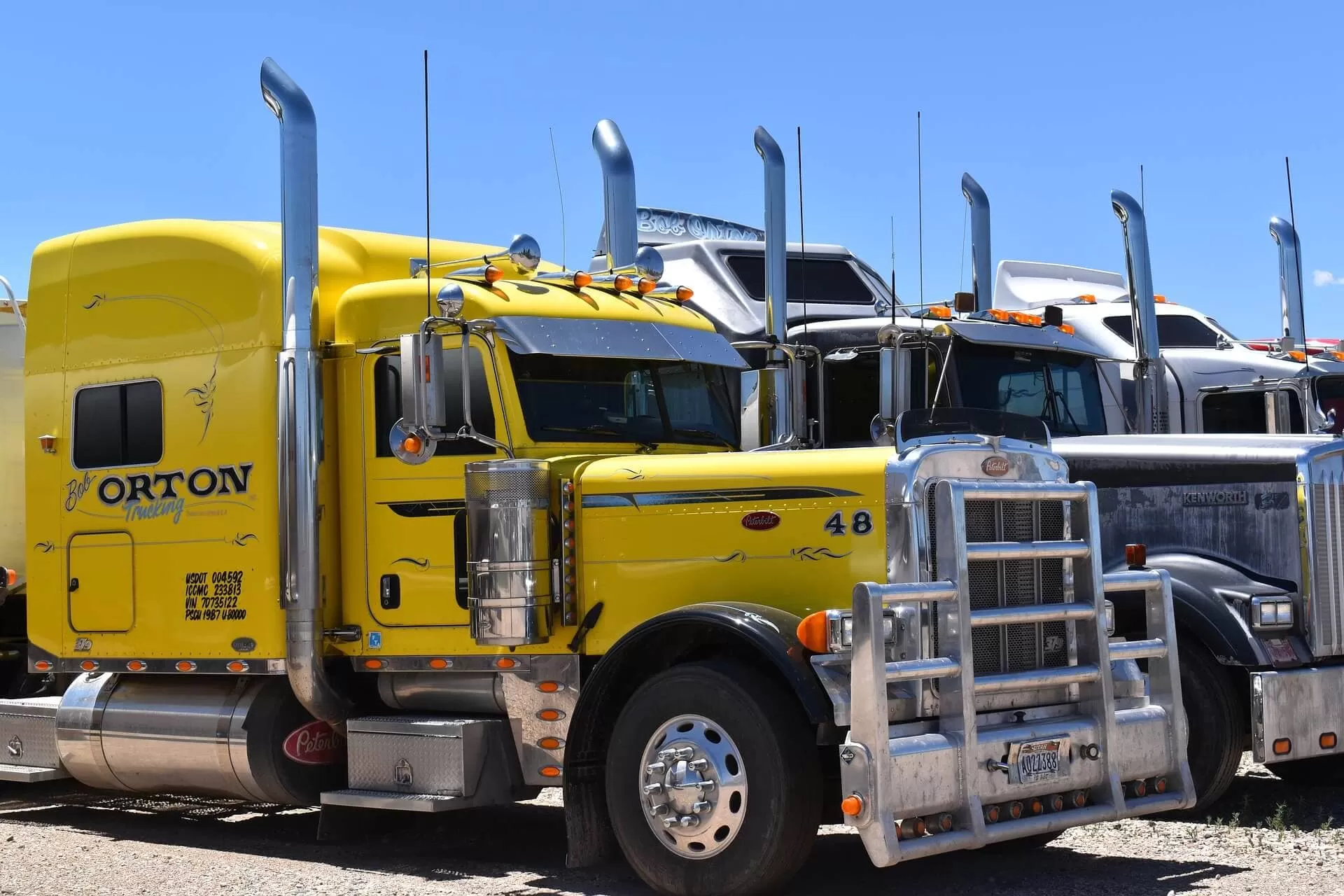 Yellow tPeterbilt truck