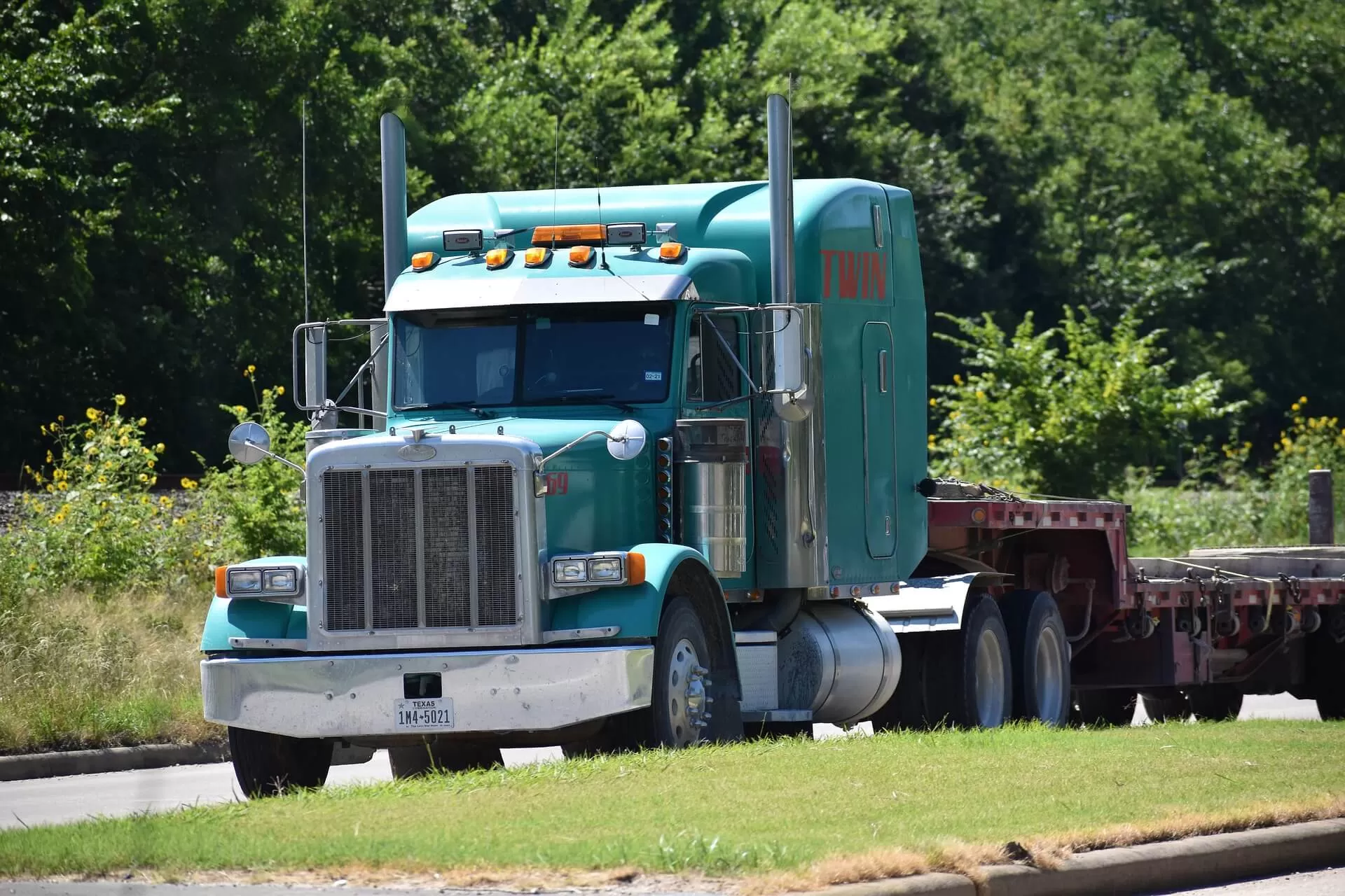 Truck with empty trailer