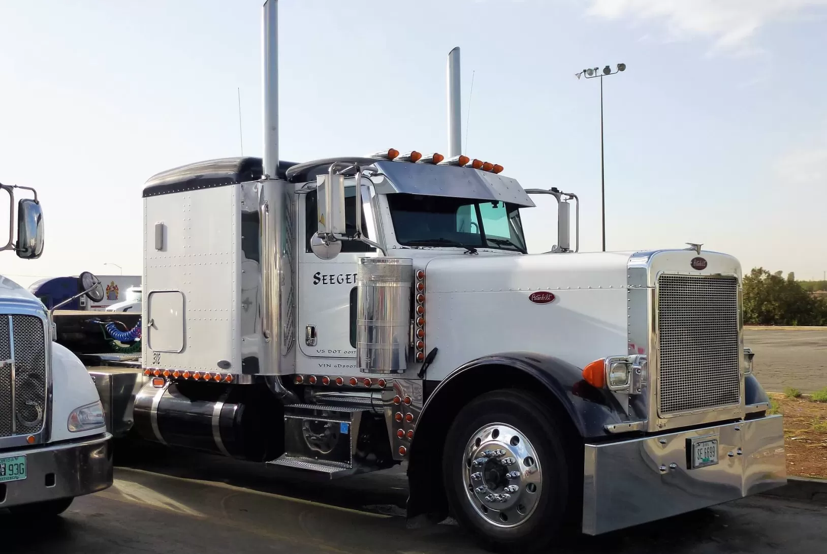 White Peterbilt truck