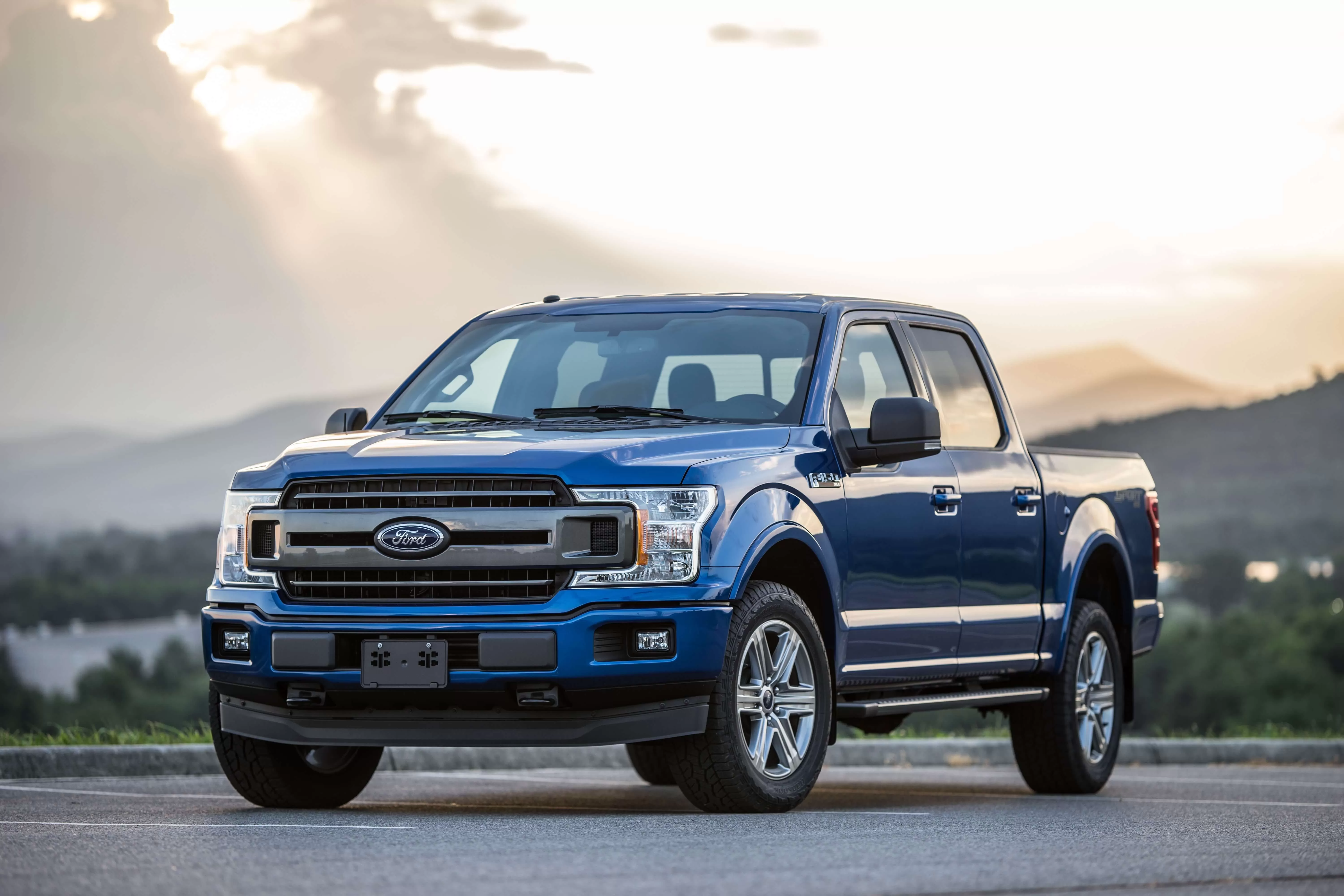 Photo of blue FORD pickup