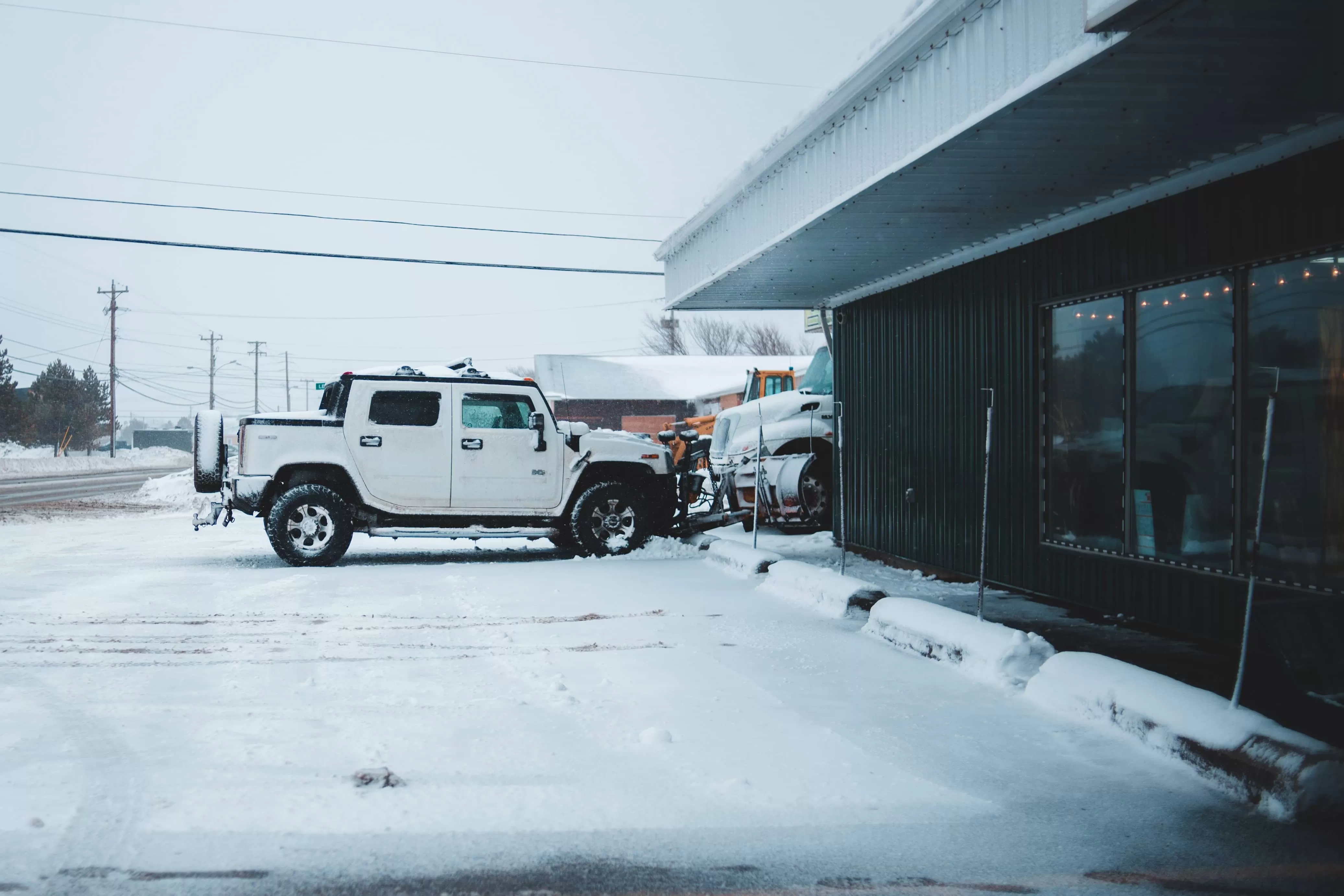 White HUMMER on th snowy parking