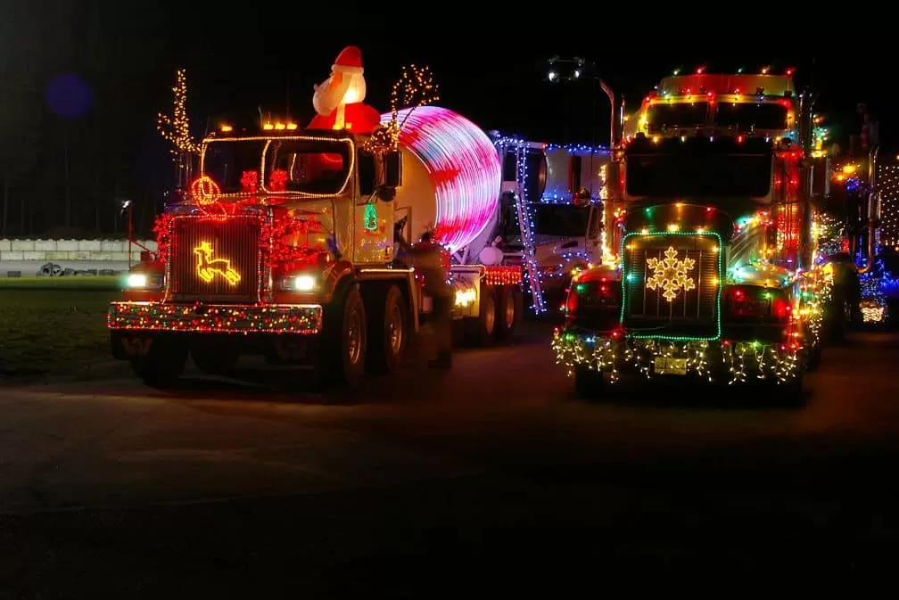 Owner-operator land Christmas trucks