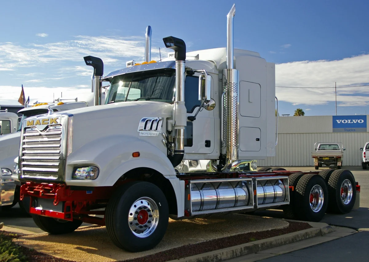 Mack Superliner