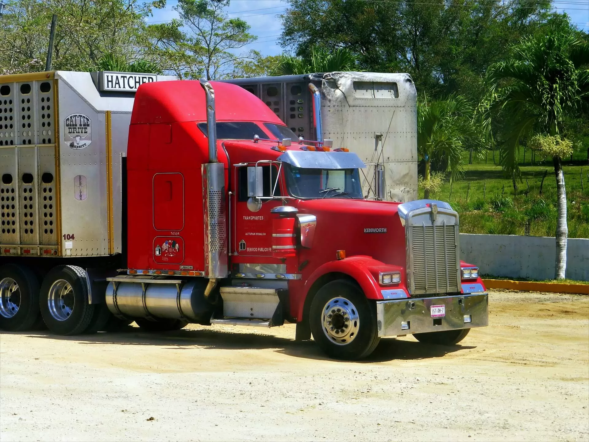 photo of red thuck with trailer