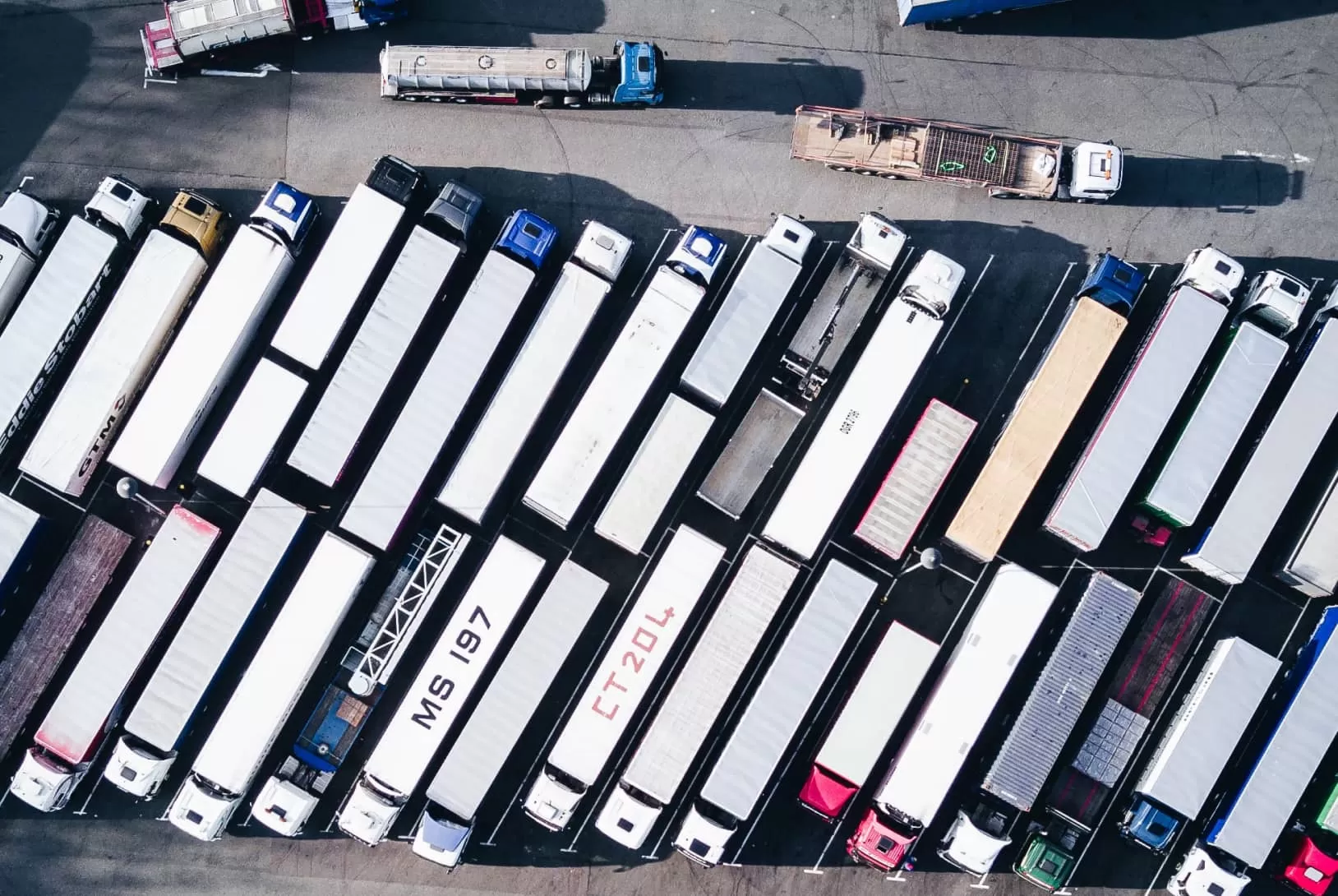 truck parking from top view