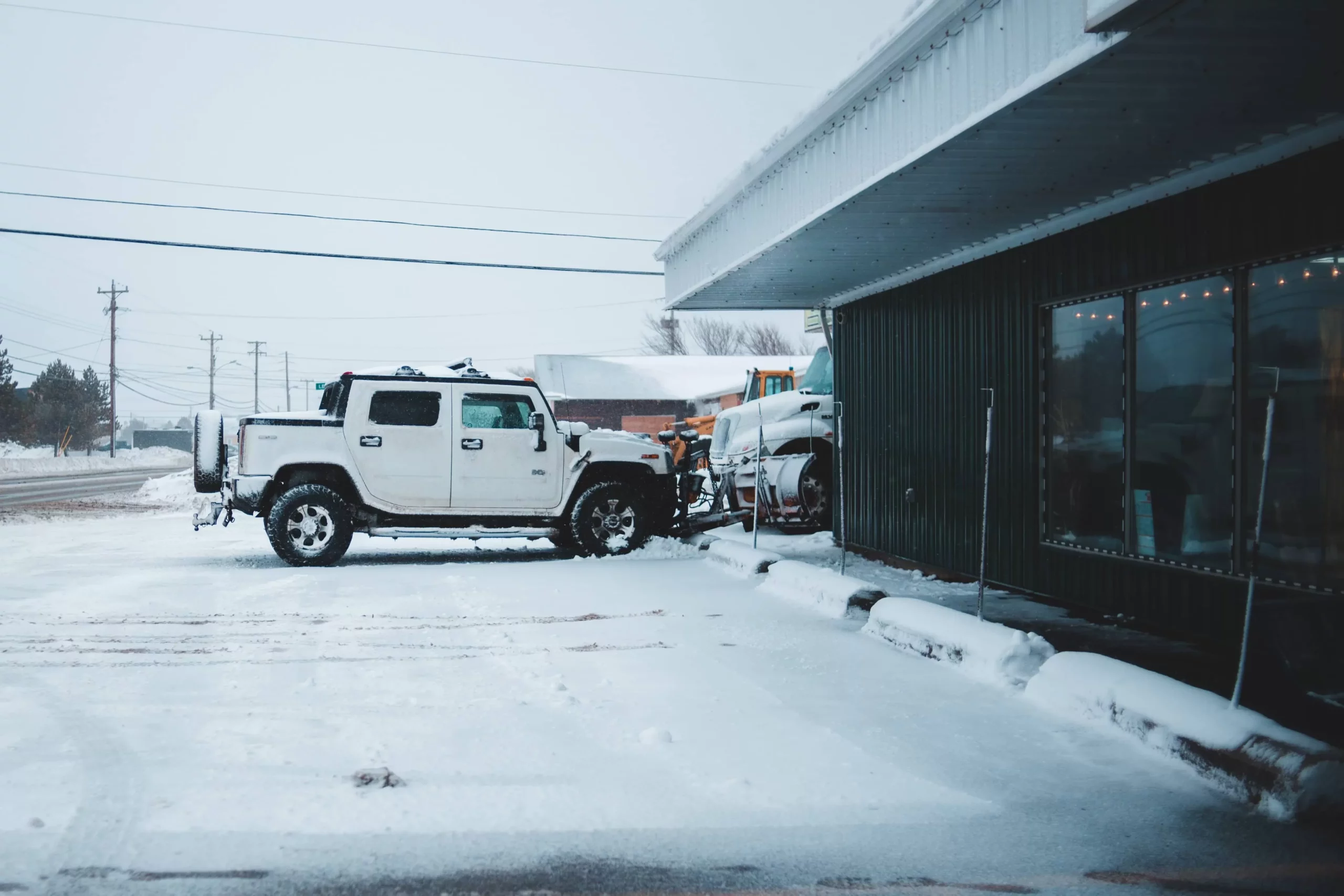 white hummer on th snowy parking scaled